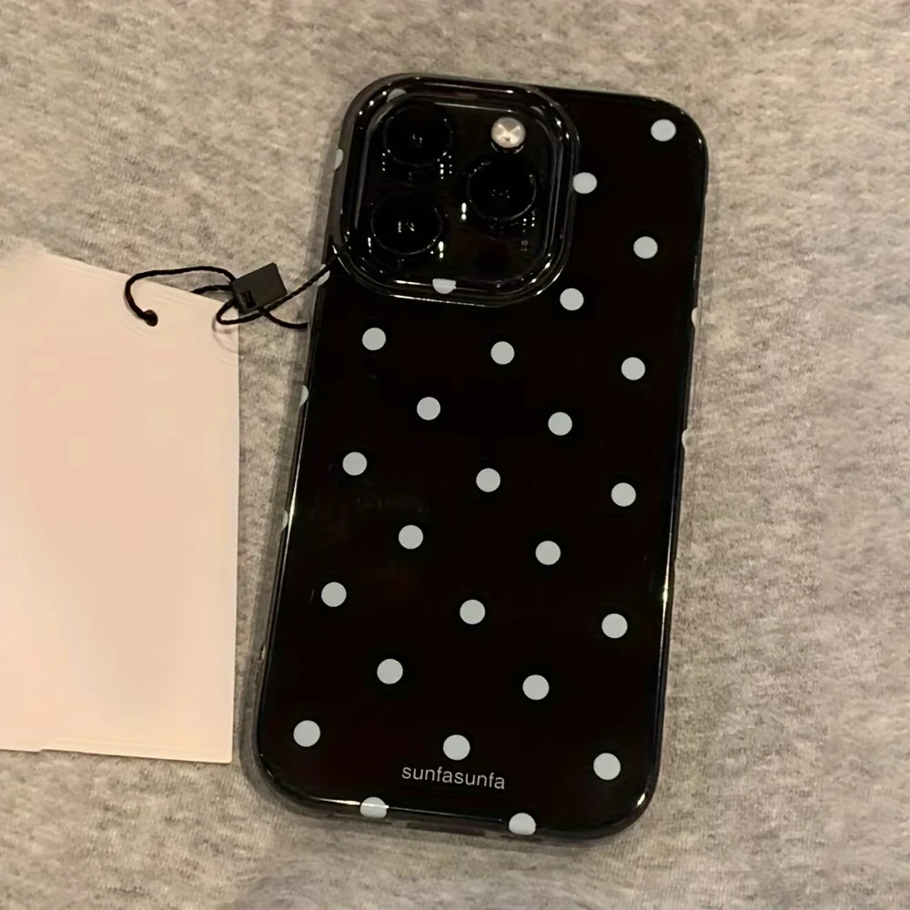 Minimalist Black and White Pol – обзор и цена Phone Cases Y2K