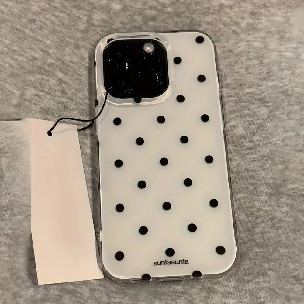 Minimalist Black and White Pol – обзор и цена Phone Cases Y2K